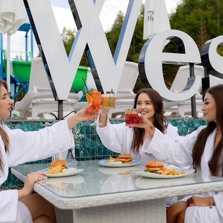 Westhills Cottage Town & Spa 부코벨 외부 사진