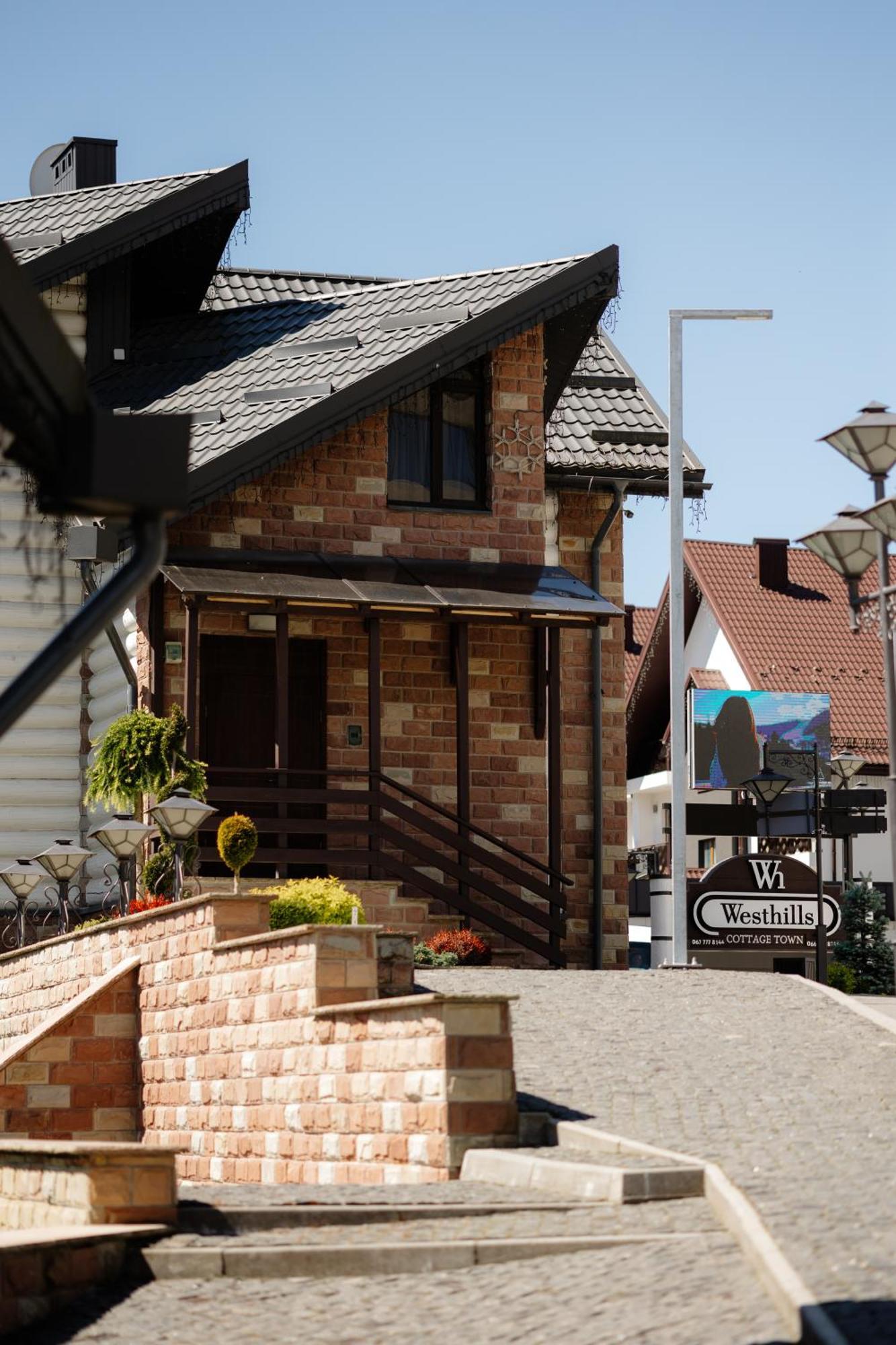 Westhills Cottage Town & Spa 부코벨 외부 사진